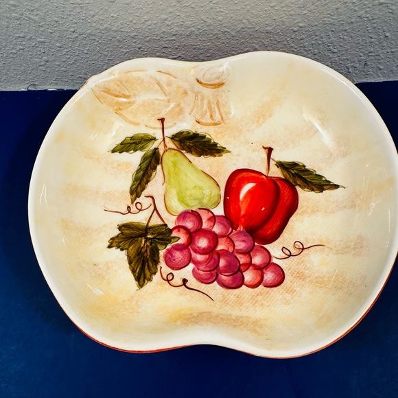 East West Distributing Co Apple Shaped Ceramic Dish - serving - Fruit - Picture 1 of 5